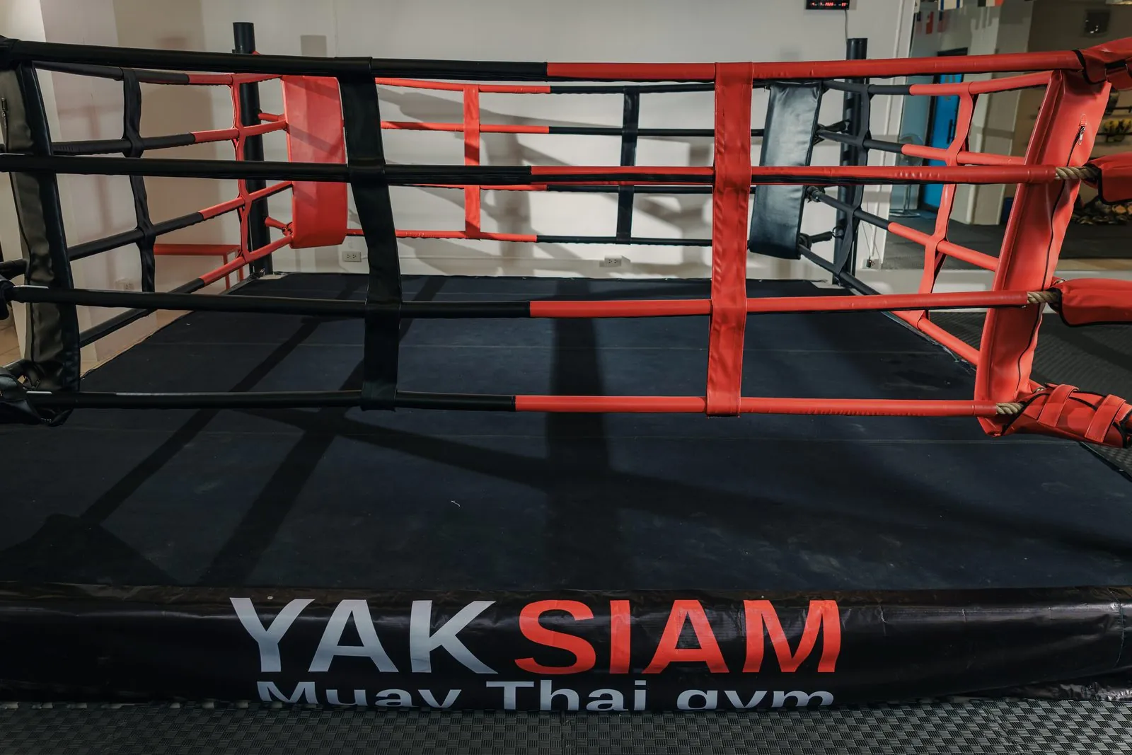 Air-conditioned training floor with ring